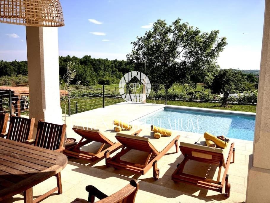 Unica villa ristrutturata – ex scuola rurale con piscina e wellness nel cuore dell'Istria