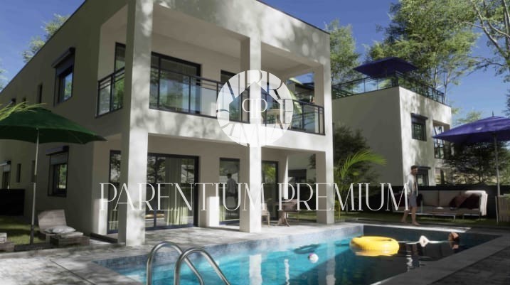 Terreno edificabile esclusivo con permesso per una casa bifamiliare, a 1.000 m dal mare