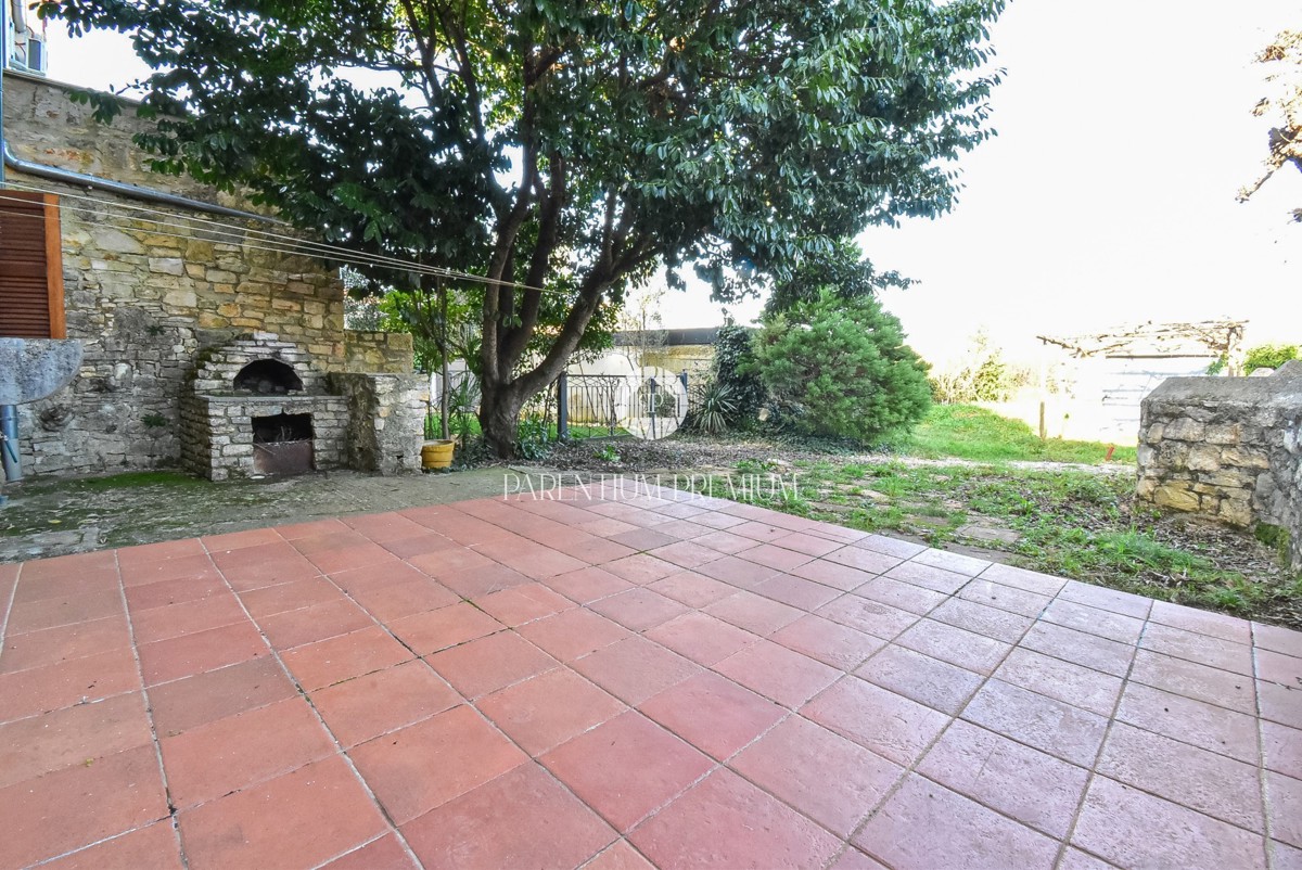 Affascinante casa in pietra istriana con cortile