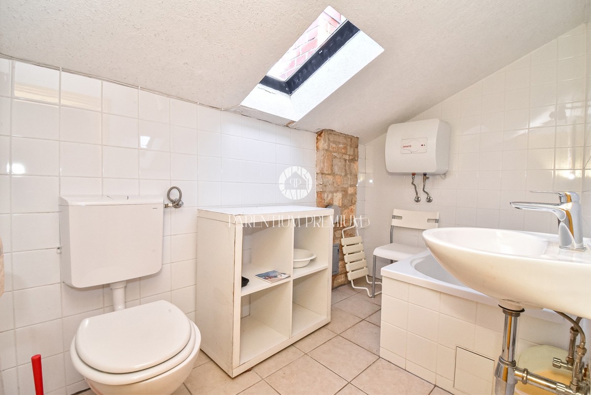 Affascinante casa in pietra istriana con cortile