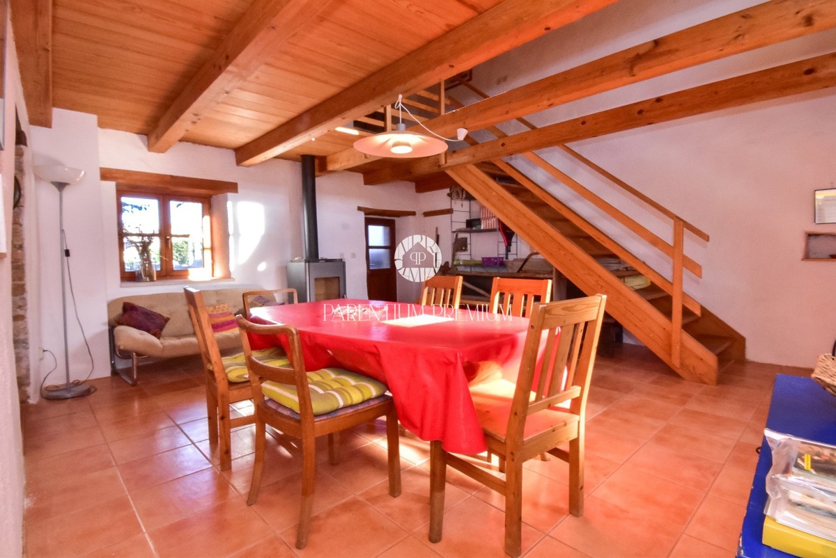 Affascinante casa in pietra istriana con cortile