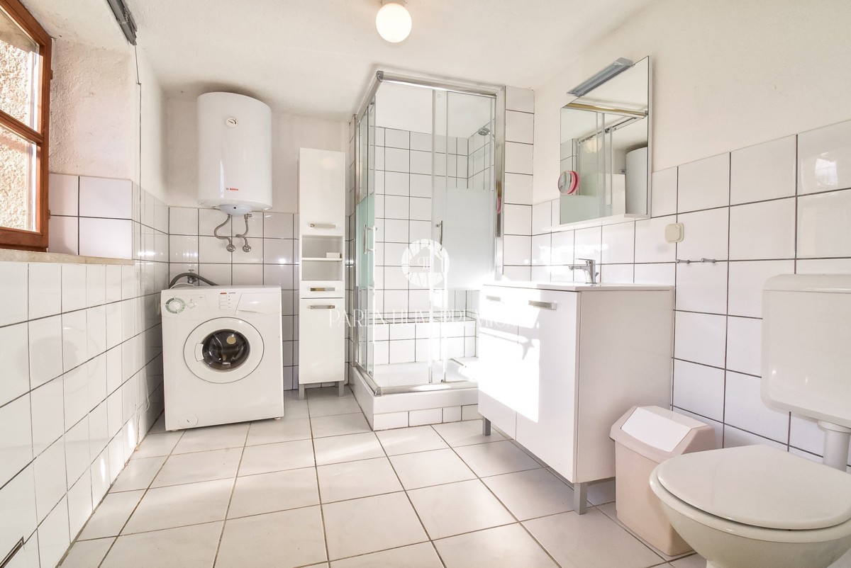 Affascinante casa in pietra istriana con cortile