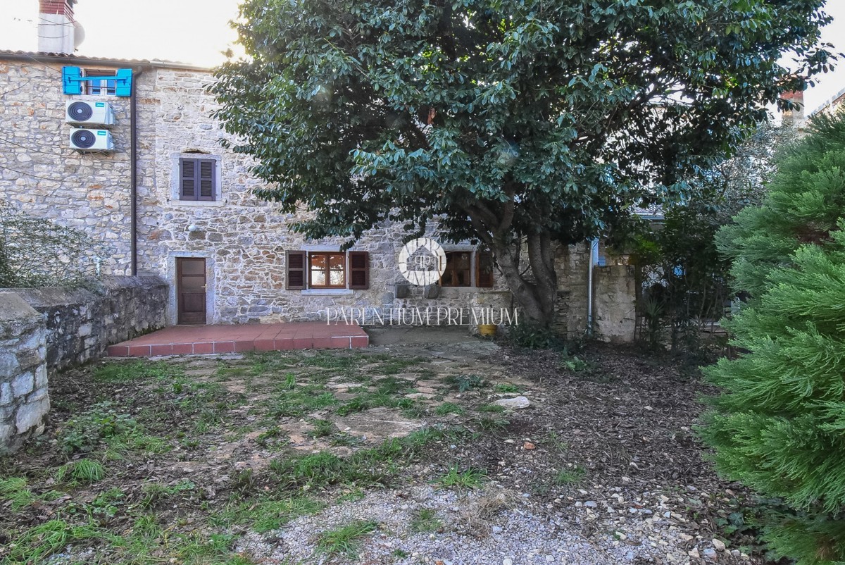 Affascinante casa in pietra istriana con cortile