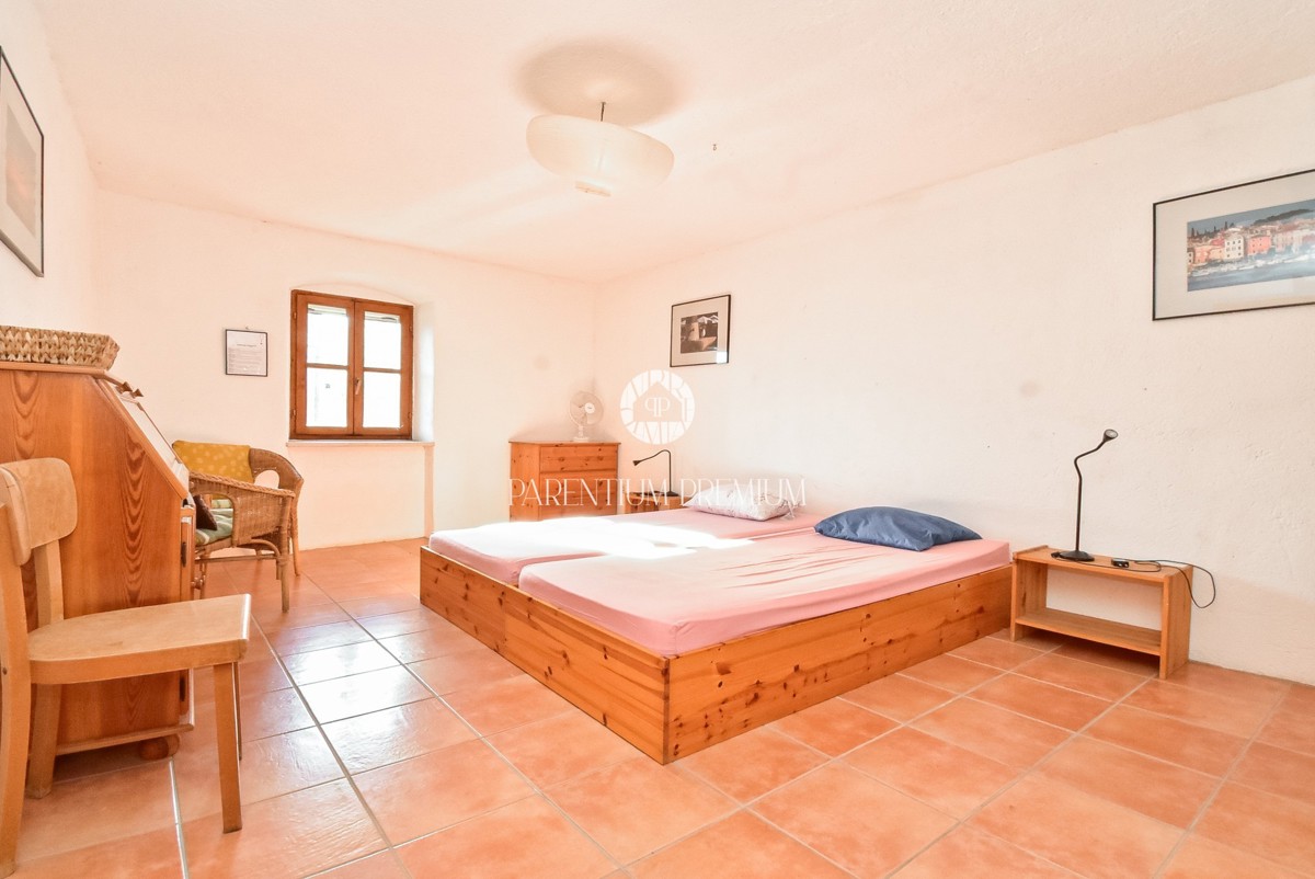 Affascinante casa in pietra istriana con cortile