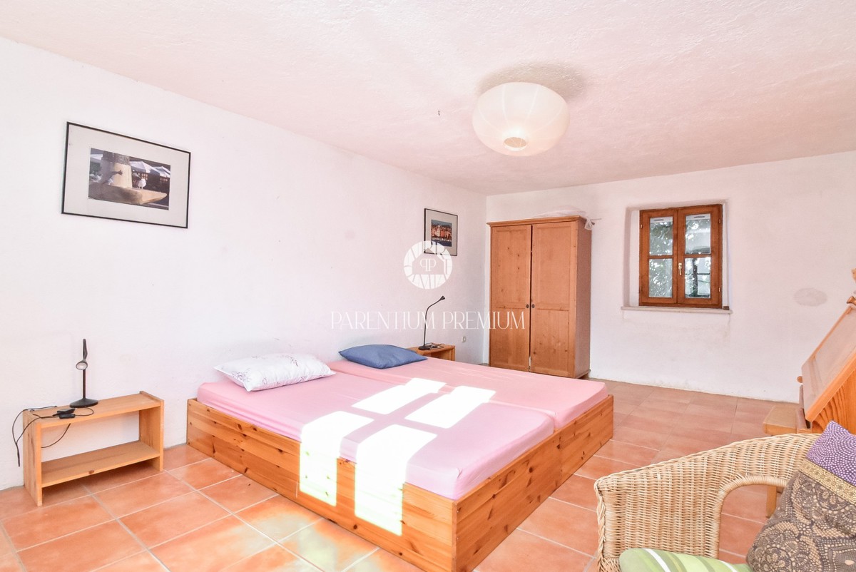 Affascinante casa in pietra istriana con cortile