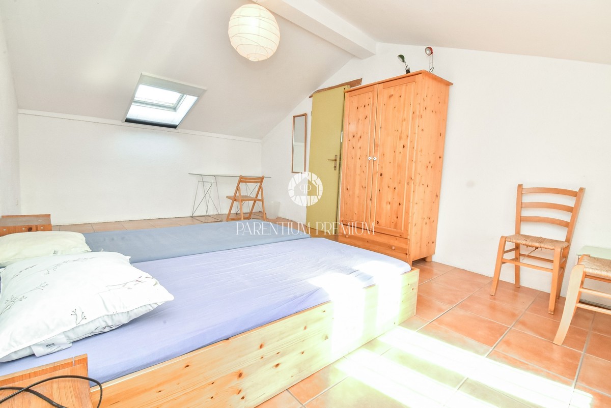 Affascinante casa in pietra istriana con cortile