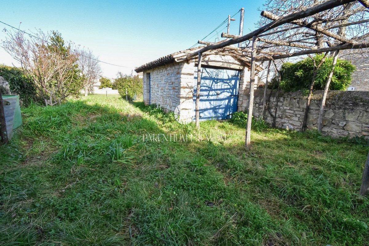 Affascinante casa in pietra istriana con cortile