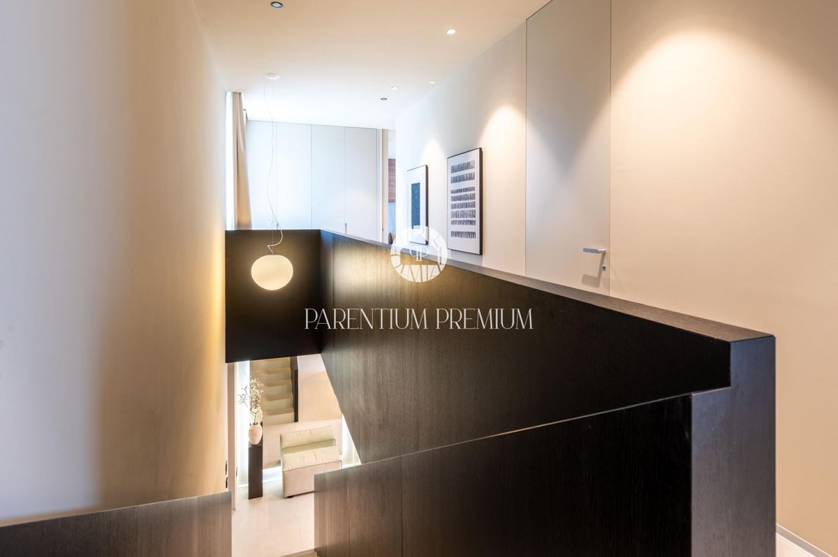 Villa di lusso con piscina e vista panoramica sul mare