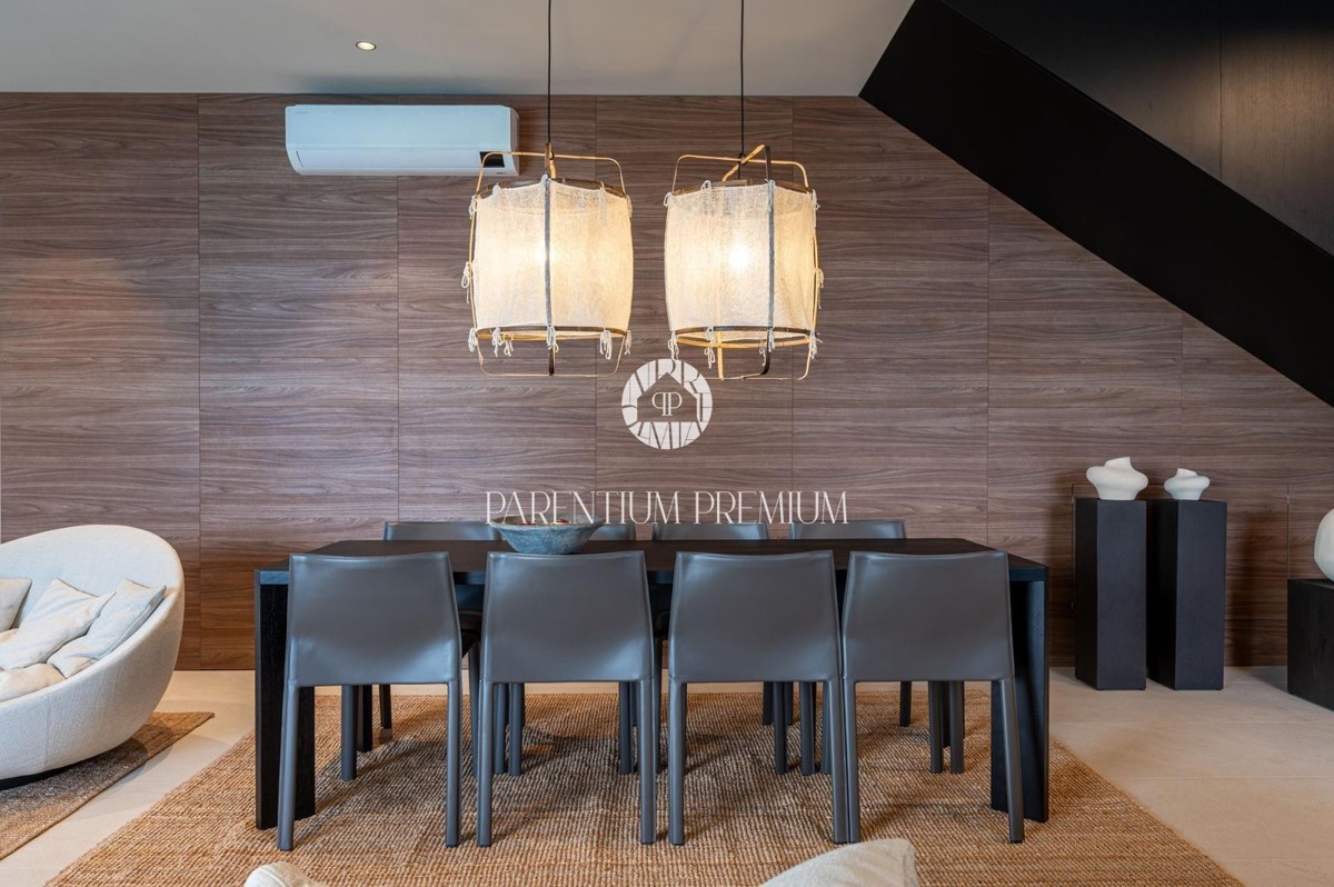 Villa di lusso con piscina e vista panoramica sul mare