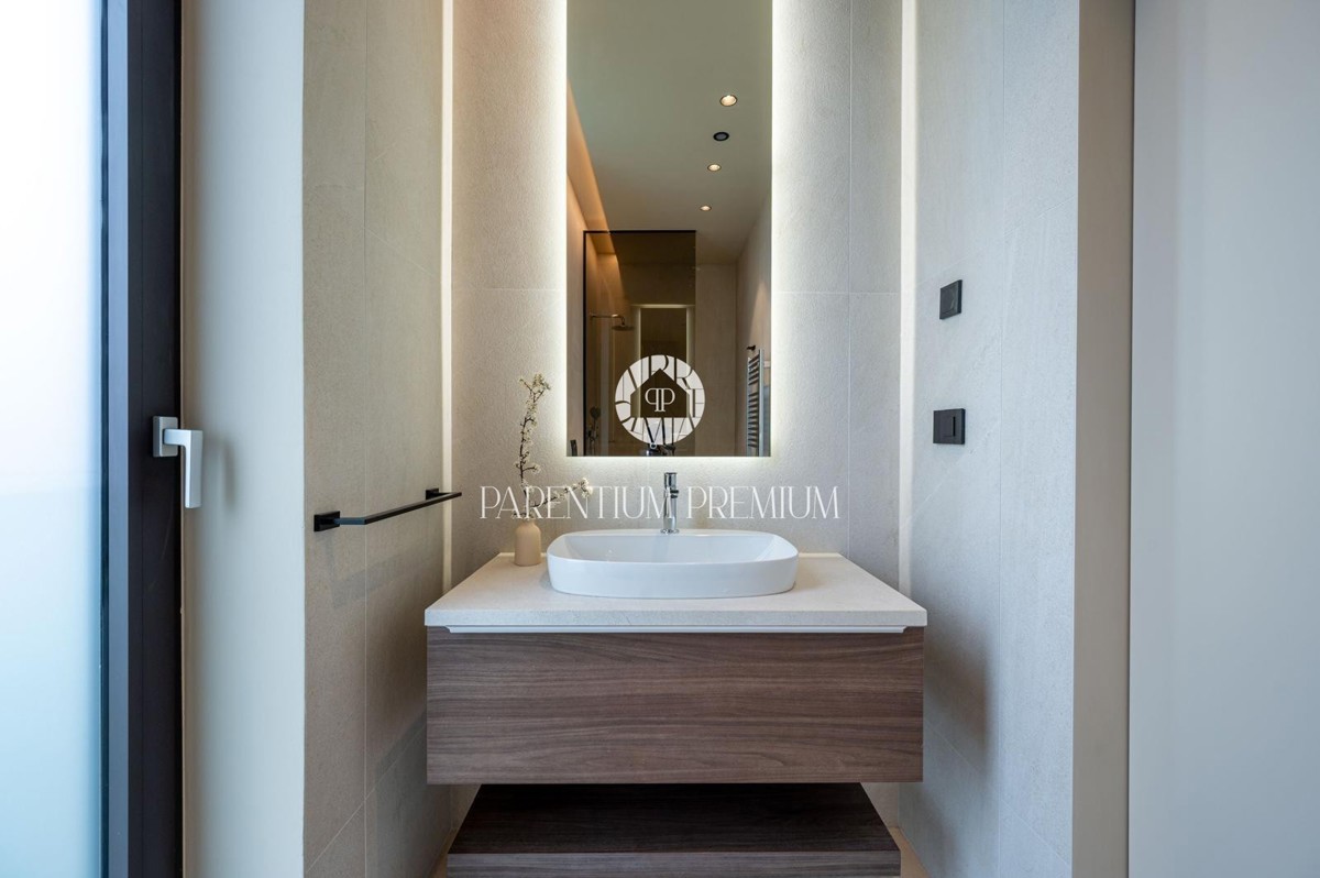 Villa di lusso con piscina e vista panoramica sul mare