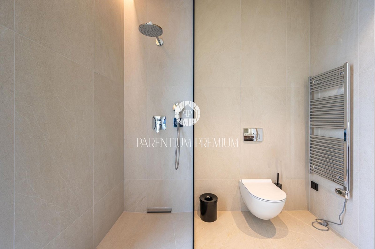 Villa di lusso con piscina e vista panoramica sul mare