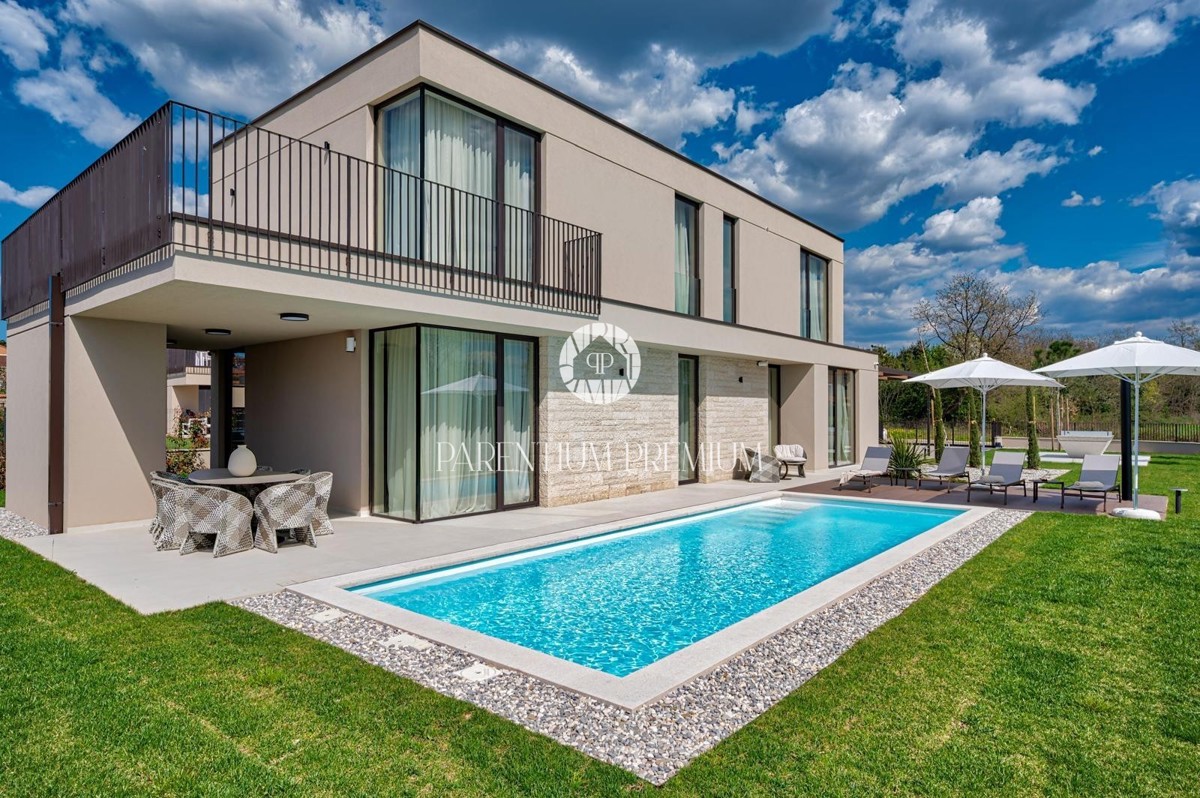 Villa di lusso con piscina e vista panoramica sul mare