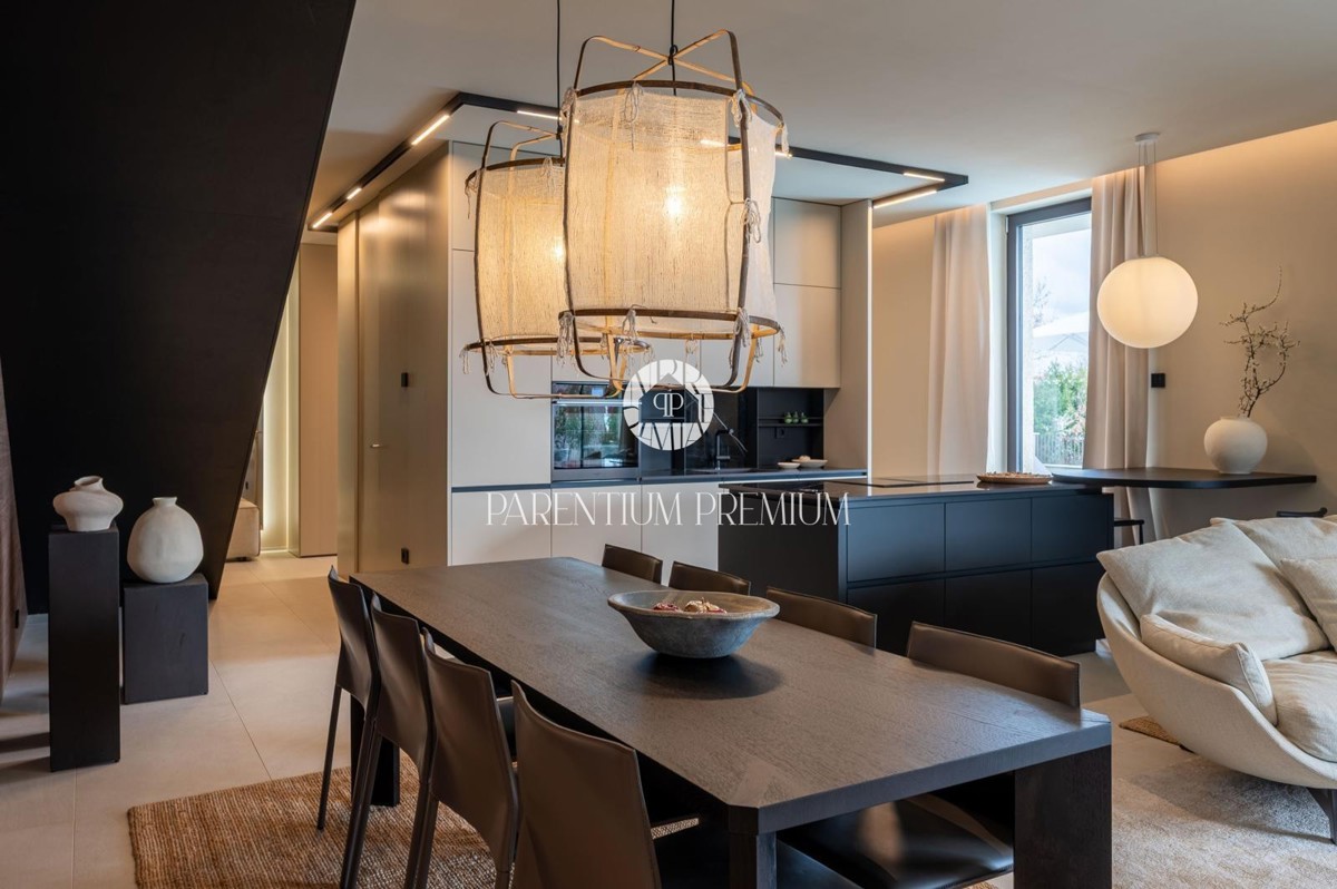 Villa di lusso con piscina e vista panoramica sul mare