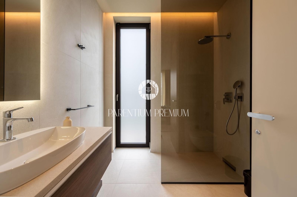 Villa di lusso con piscina e vista panoramica sul mare