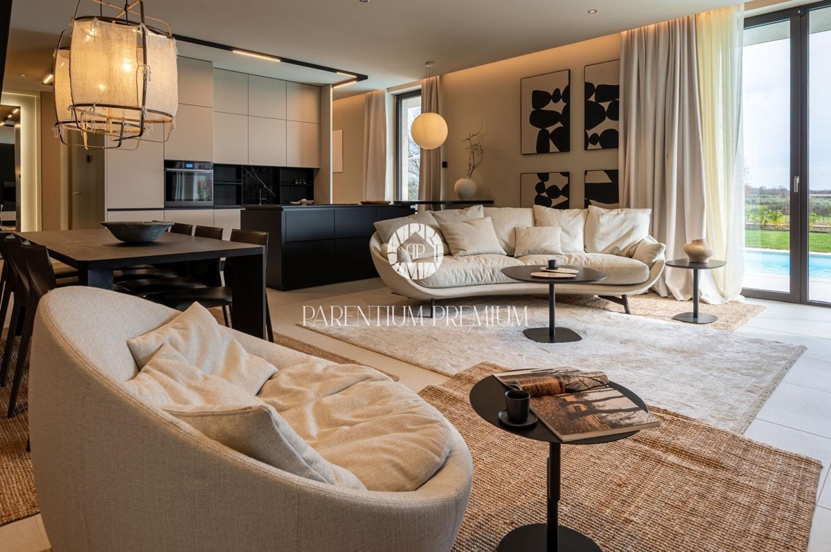 Villa di lusso con piscina e vista panoramica sul mare