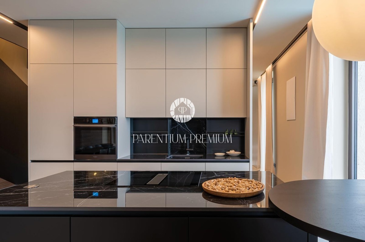 Villa di lusso con piscina e vista panoramica sul mare