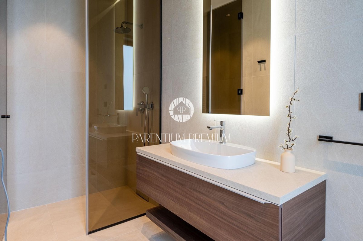 Villa di lusso con piscina e vista panoramica sul mare