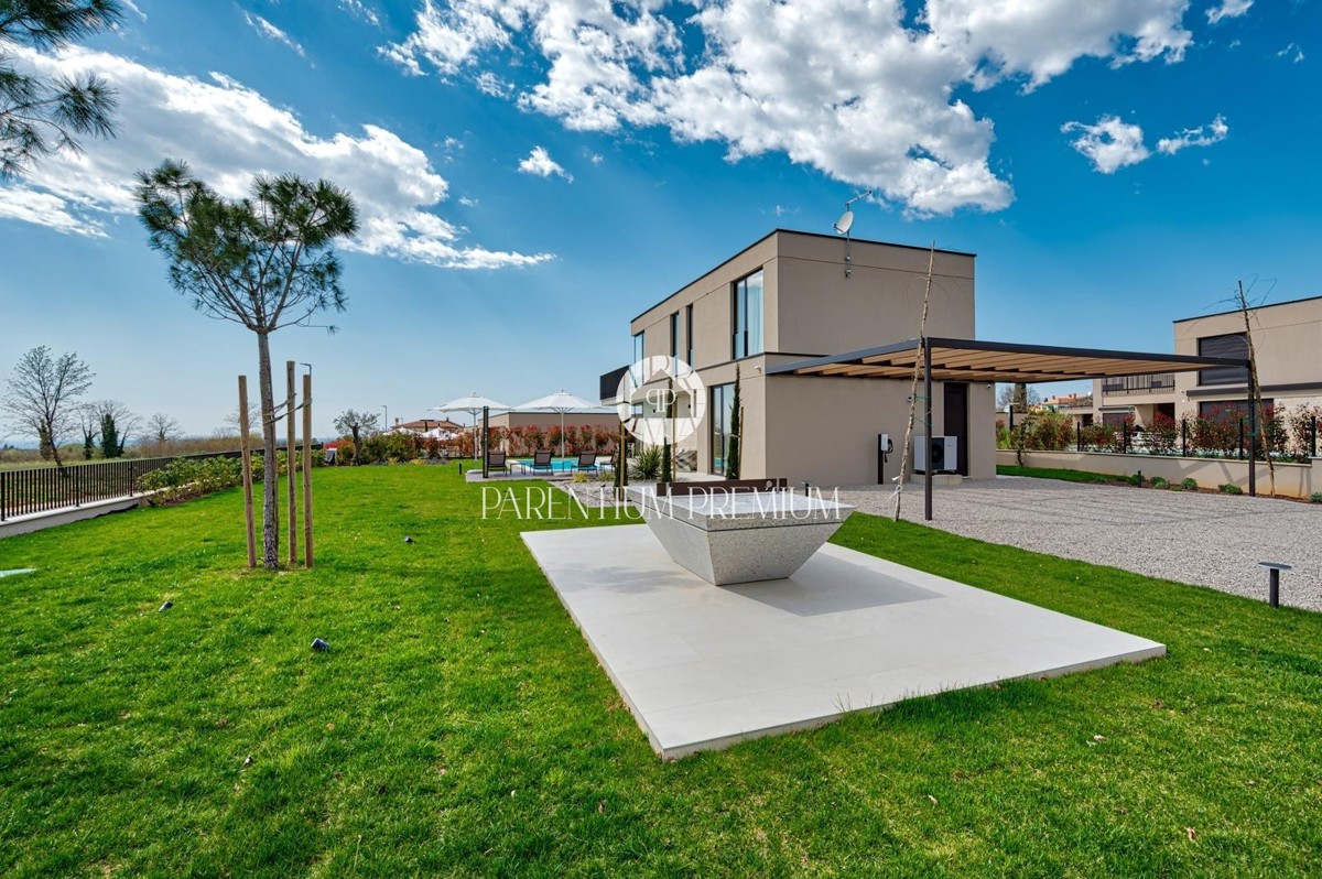 Villa di lusso con piscina e vista panoramica sul mare