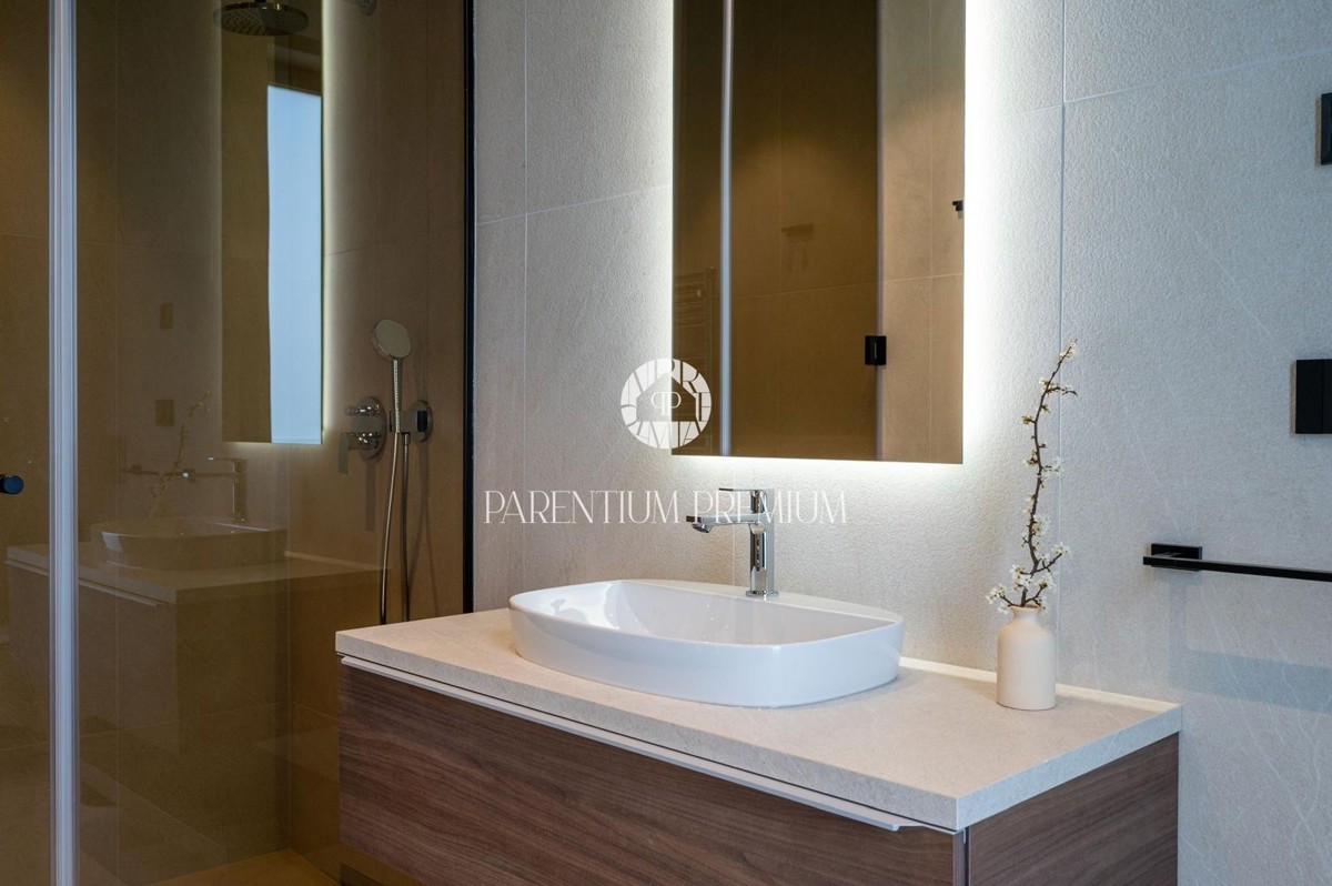 Villa di lusso con piscina e vista panoramica sul mare