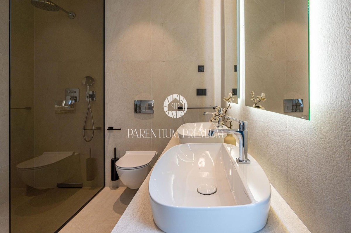 Villa di lusso con piscina e vista panoramica sul mare