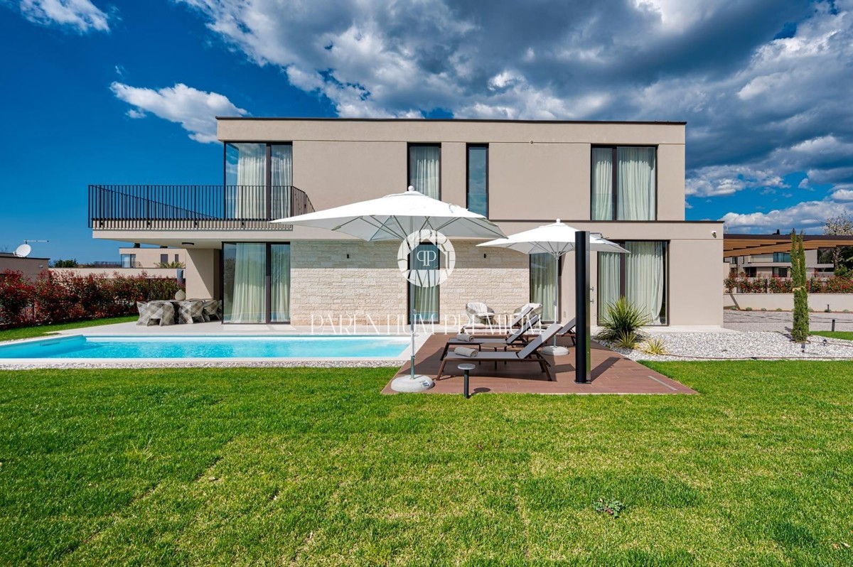 Villa di lusso con piscina e vista panoramica sul mare