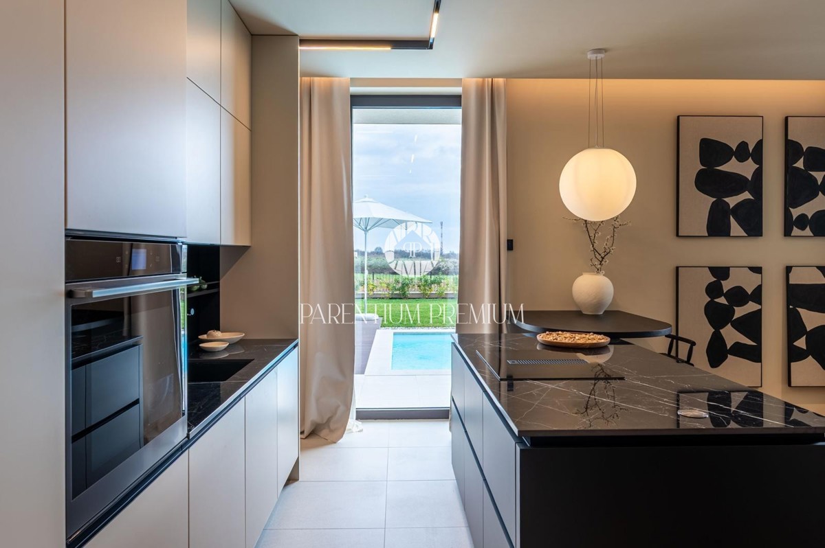 Villa di lusso con piscina e vista panoramica sul mare