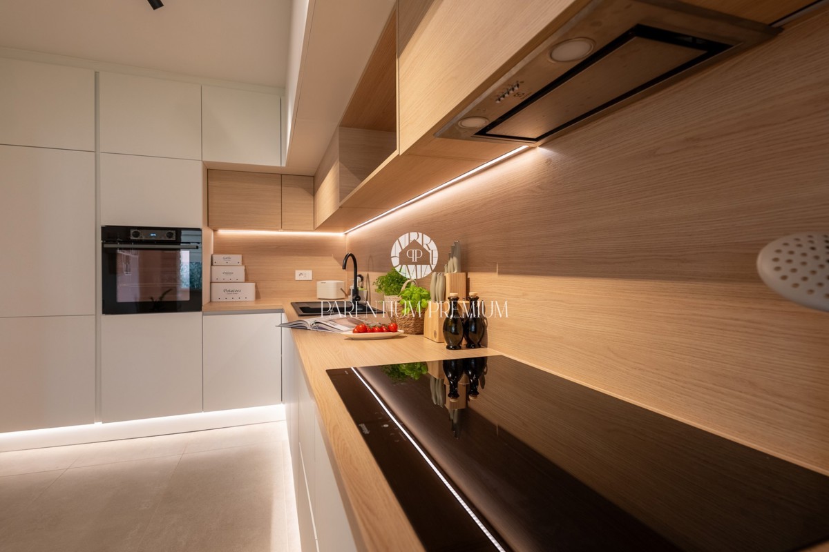 Casa familiare con ampio terreno edificabile in una zona tranquilla vicino a Parenzo