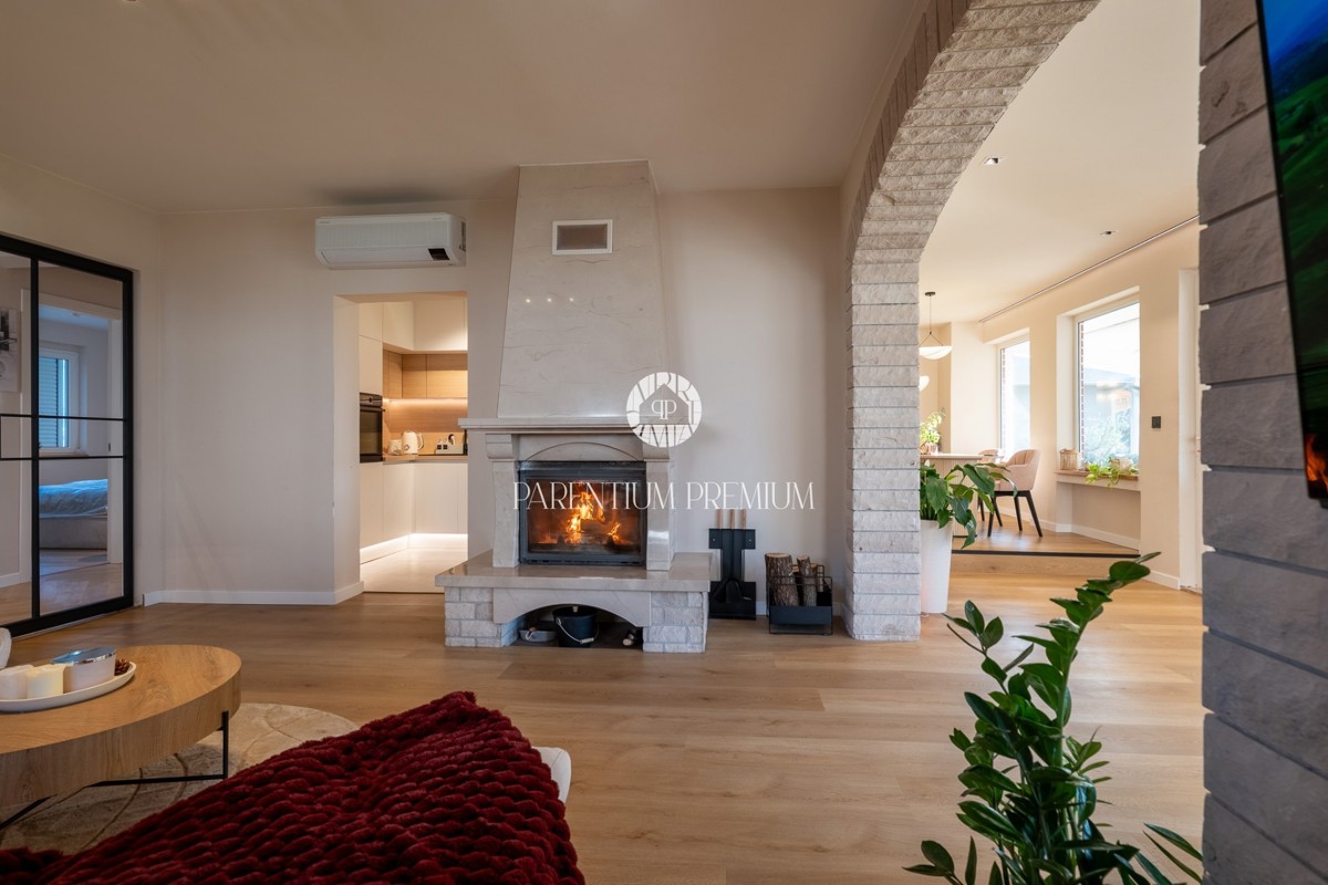 Casa familiare con ampio terreno edificabile in una zona tranquilla vicino a Parenzo