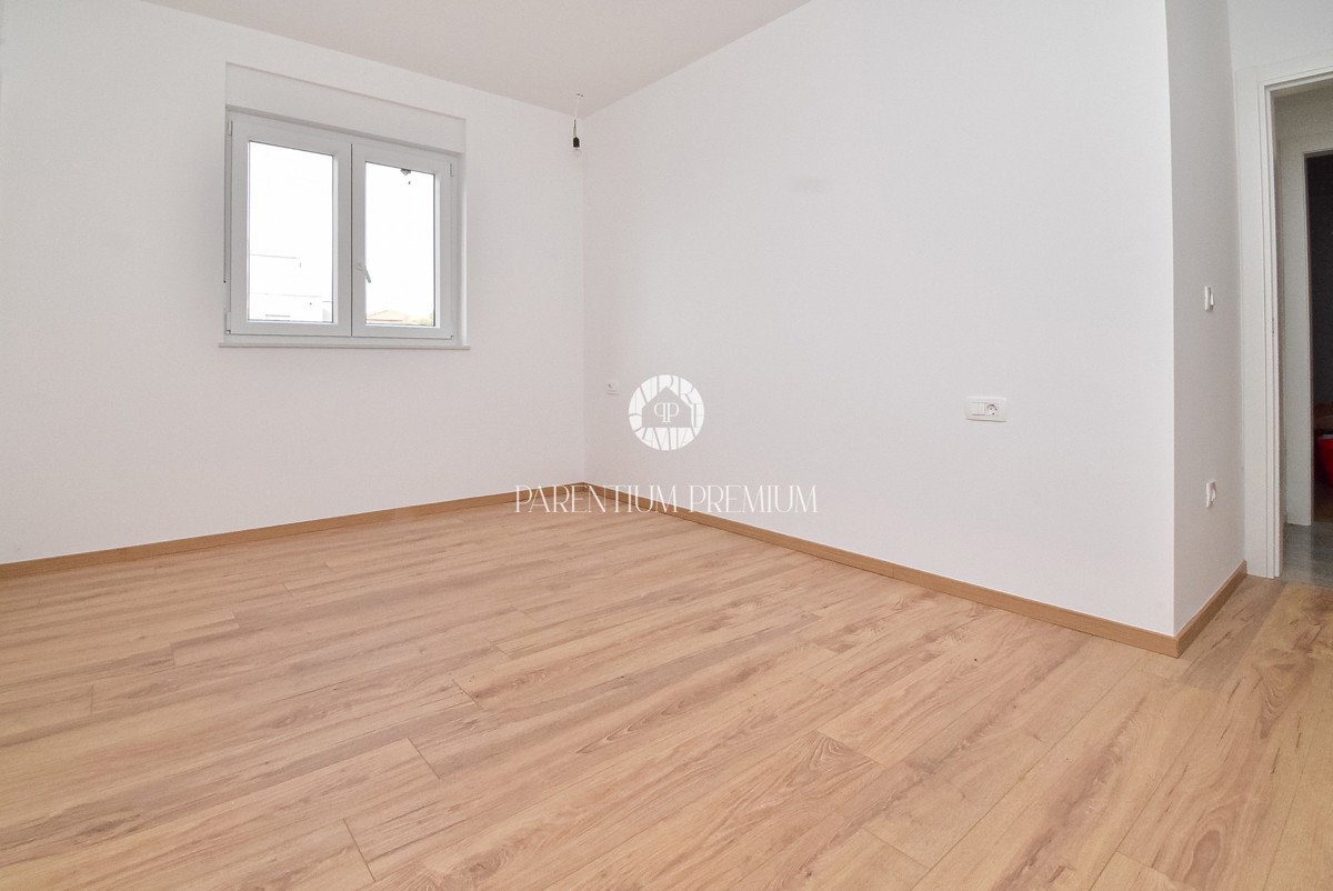 Lussuoso appartamento al piano terra con piscina, a 700 mt dal mare e dal porto turistico