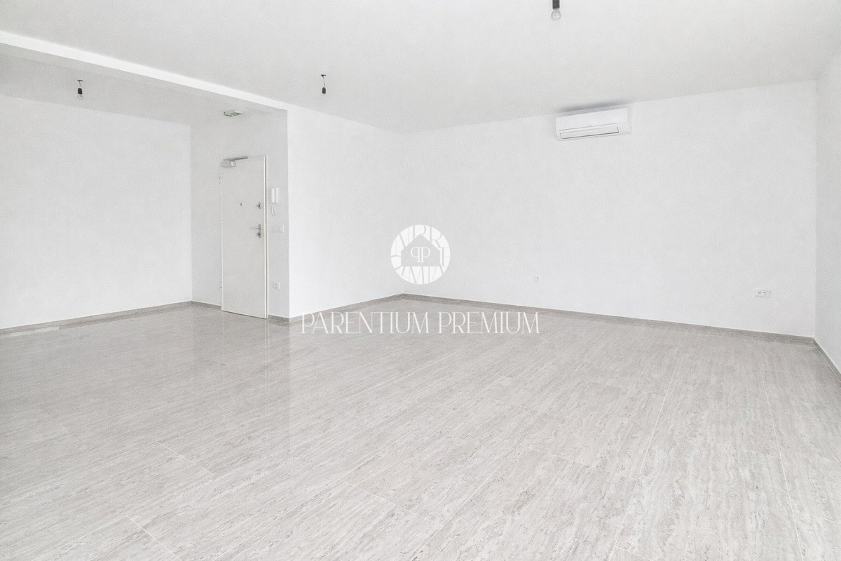 Lussuoso appartamento al piano terra con piscina, a 700 mt dal mare e dal porto turistico