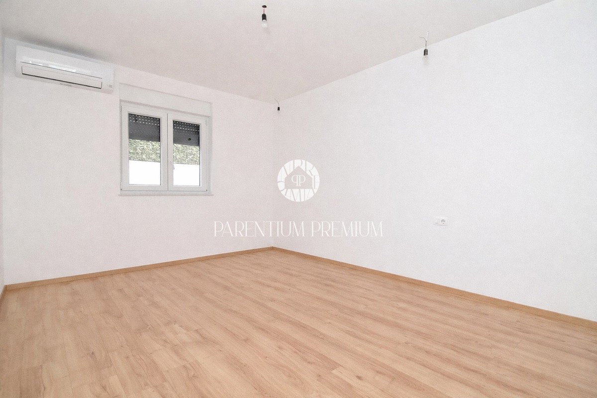 Lussuoso appartamento al piano terra con piscina, a 700 mt dal mare e dal porto turistico