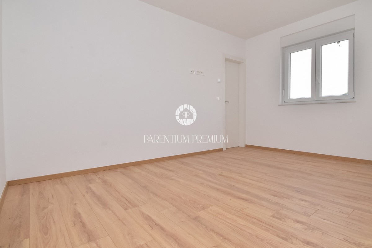 Lussuoso appartamento al piano terra con piscina, a 700 mt dal mare e dal porto turistico