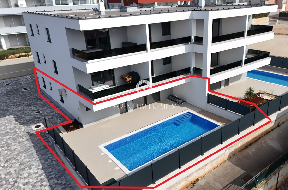 Lussuoso appartamento al piano terra con piscina, a 700 mt dal mare e dal porto turistico