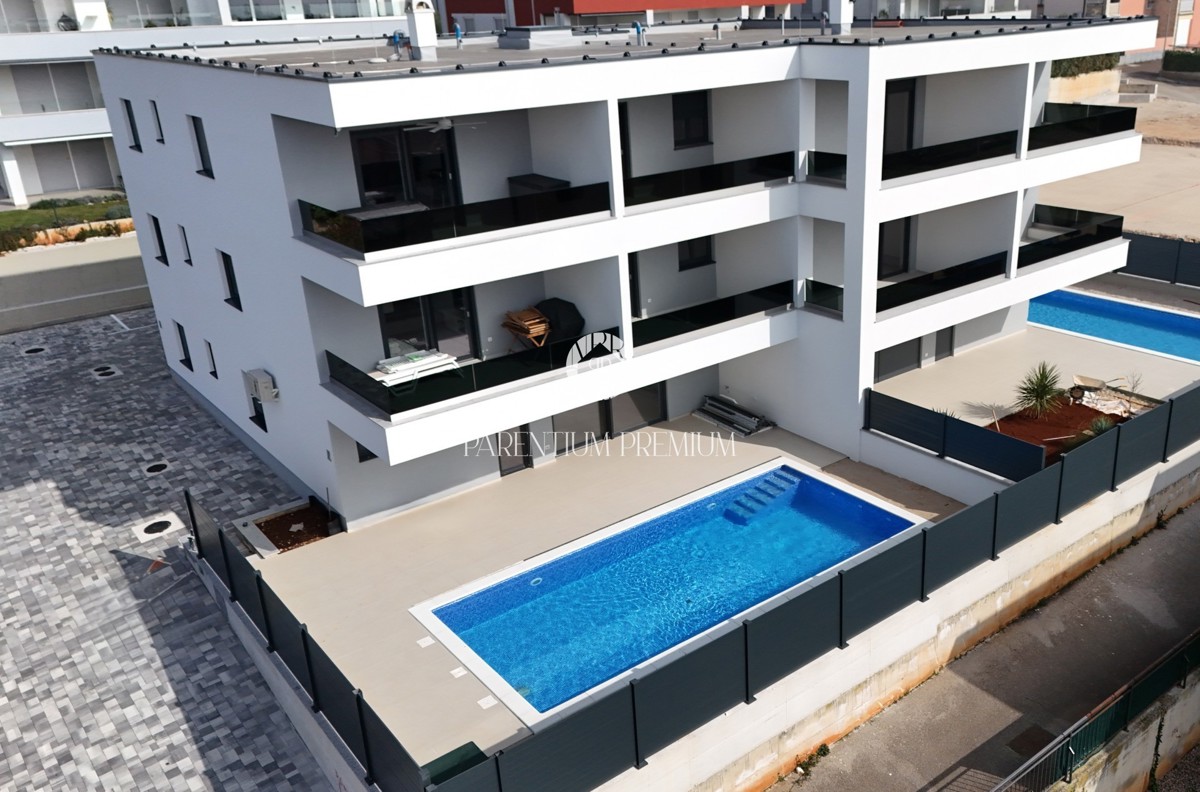 Lussuoso appartamento al piano terra con piscina, a 700 mt dal mare e dal porto turistico