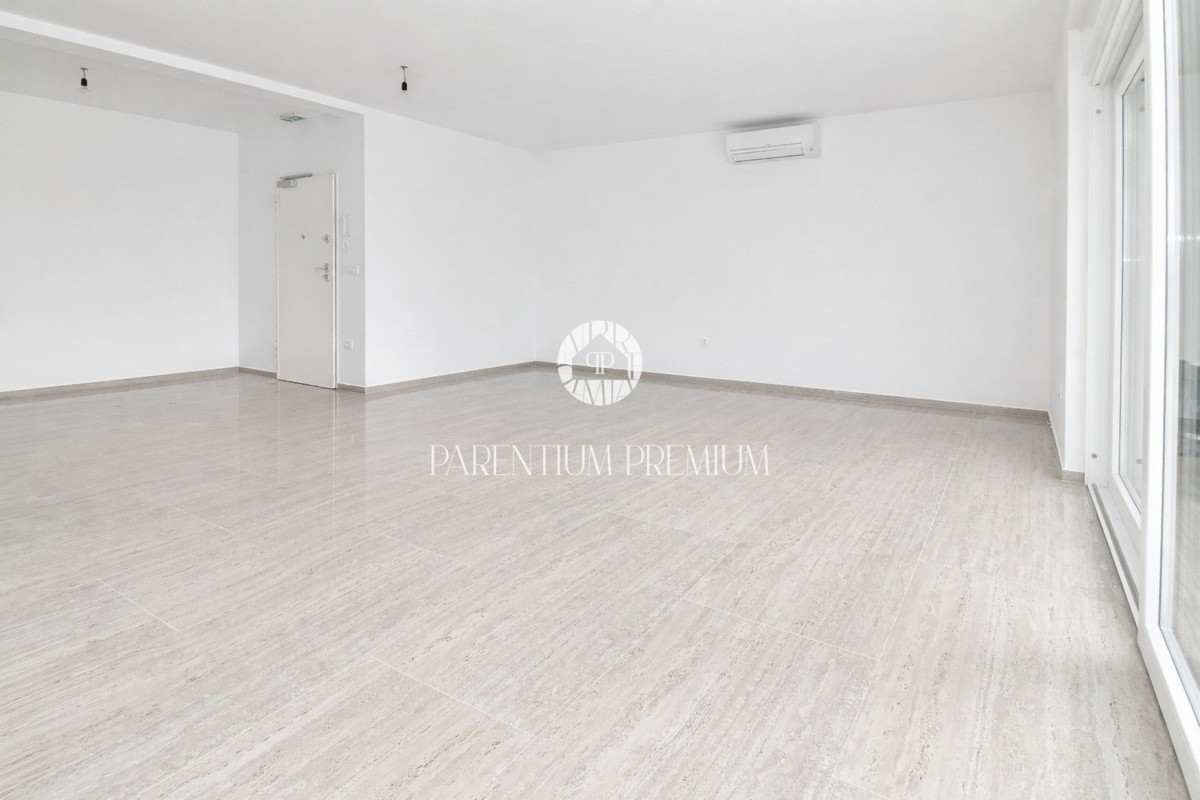 Lussuoso appartamento al piano terra con piscina, a 700 mt dal mare e dal porto turistico