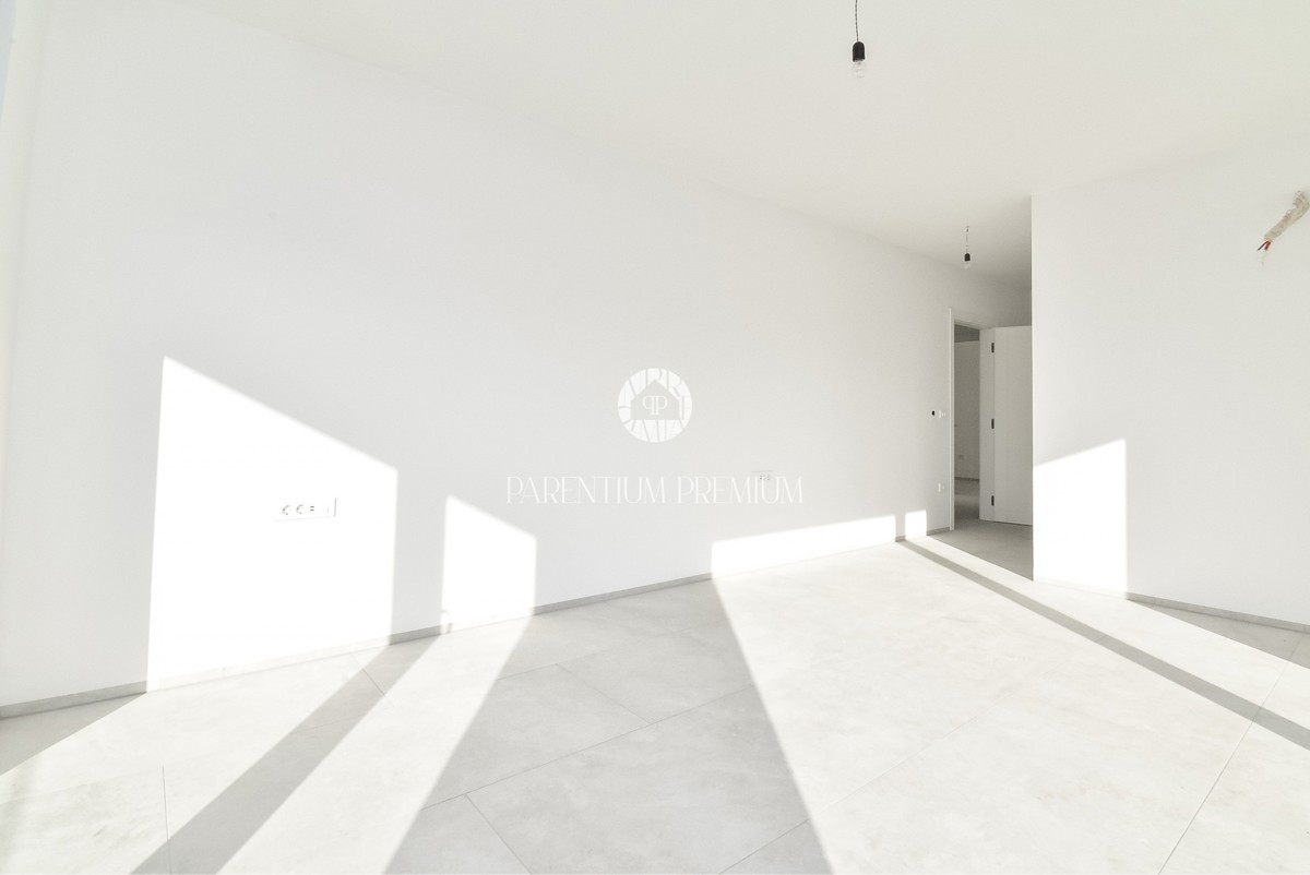 Villa moderna con quattro camere da letto, a soli 3 km dal centro di Parenzo