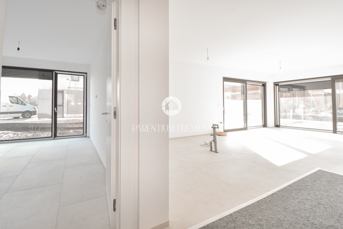 Villa moderna con quattro camere da letto, a soli 3 km dal centro di Parenzo