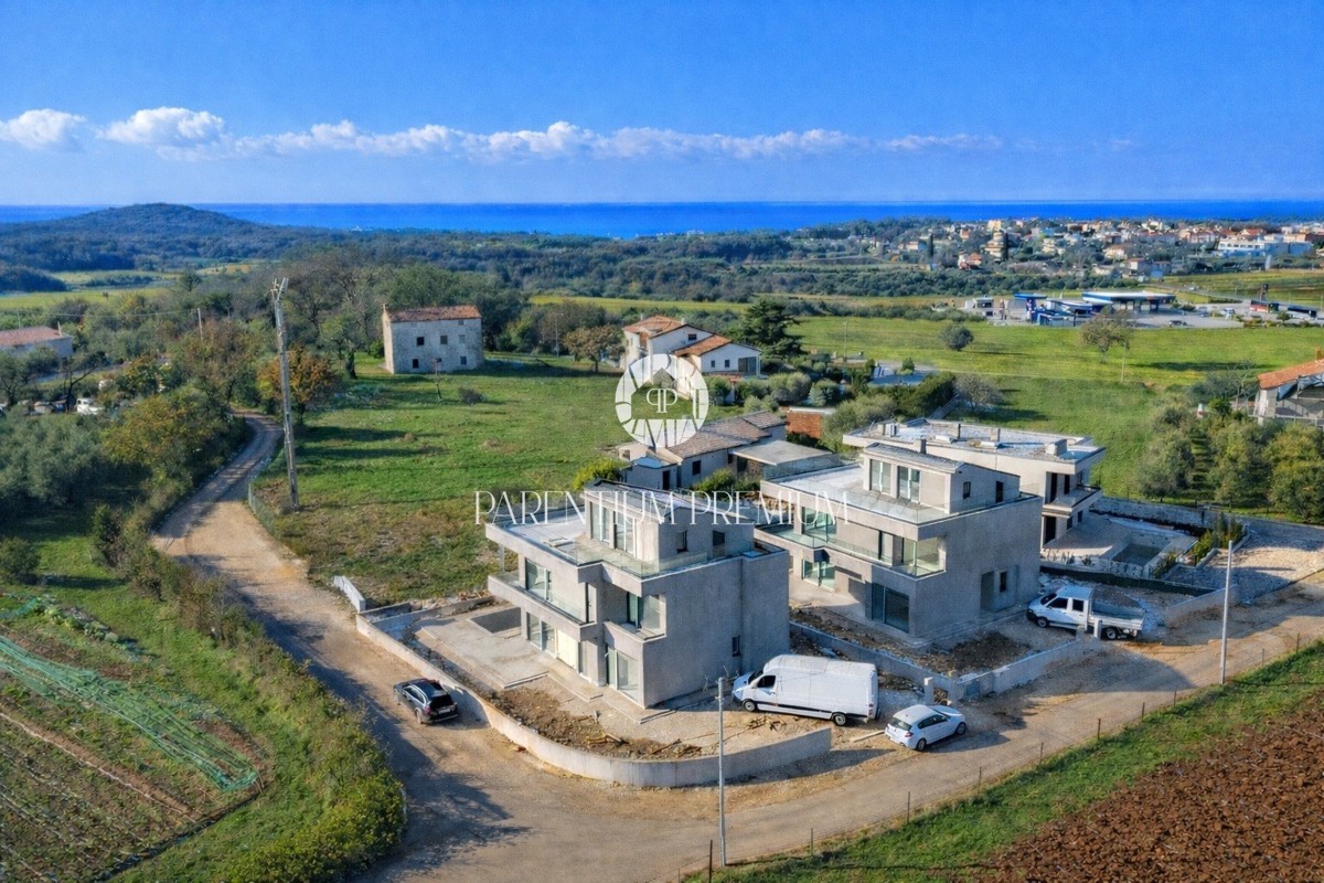 Villa moderna con quattro camere da letto, a soli 3 km dal centro di Parenzo