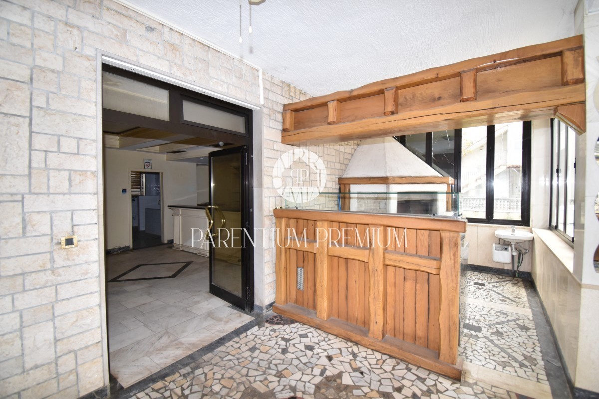 Casa ad uso abitativo e commerciale in ottima posizione