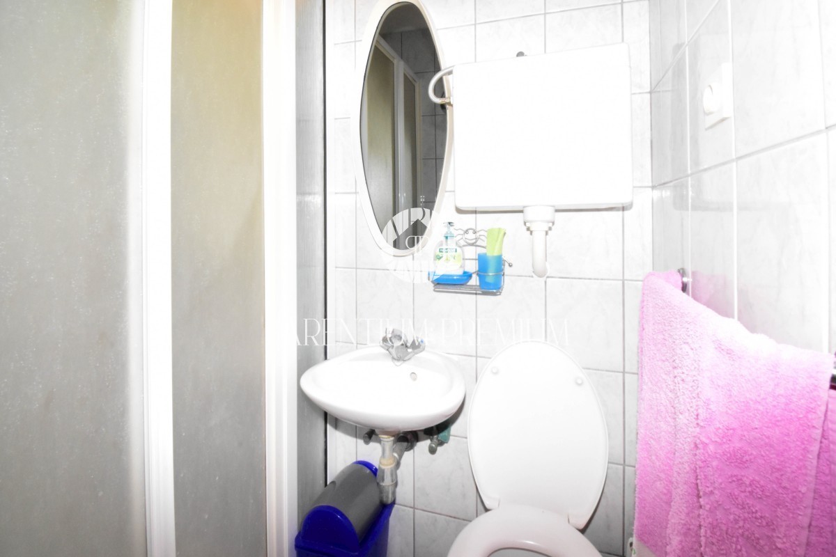 OPPORTUNITÀ!!! Una spaziosa casa familiare con molto potenziale, a 50 metri dal mare
