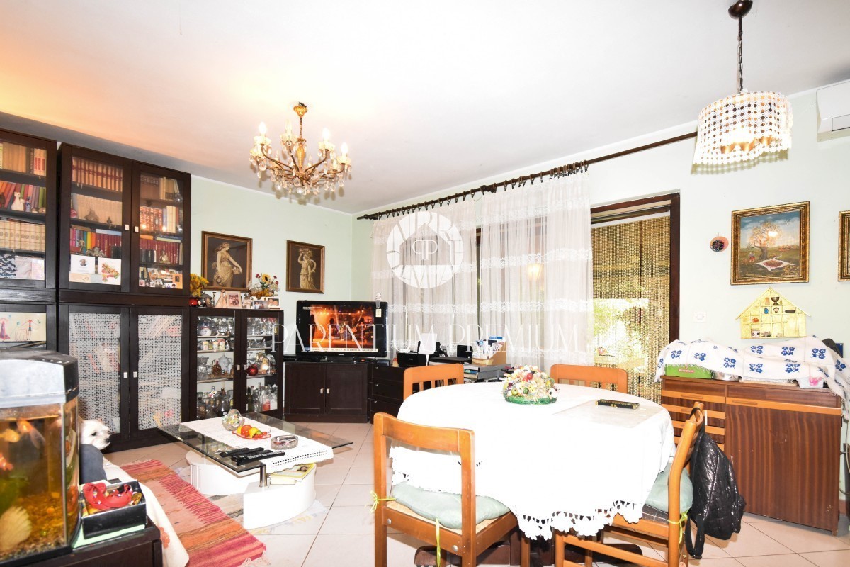 OPPORTUNITÀ!!! Una spaziosa casa familiare con molto potenziale, a 50 metri dal mare