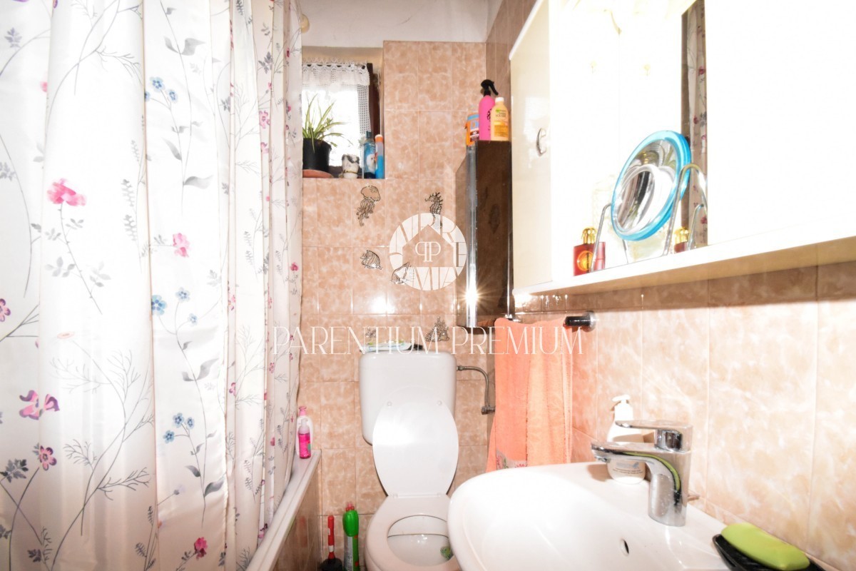 OPPORTUNITÀ!!! Una spaziosa casa familiare con molto potenziale, a 50 metri dal mare