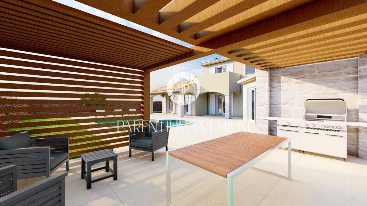 Una casa con piscina e un ampio giardino