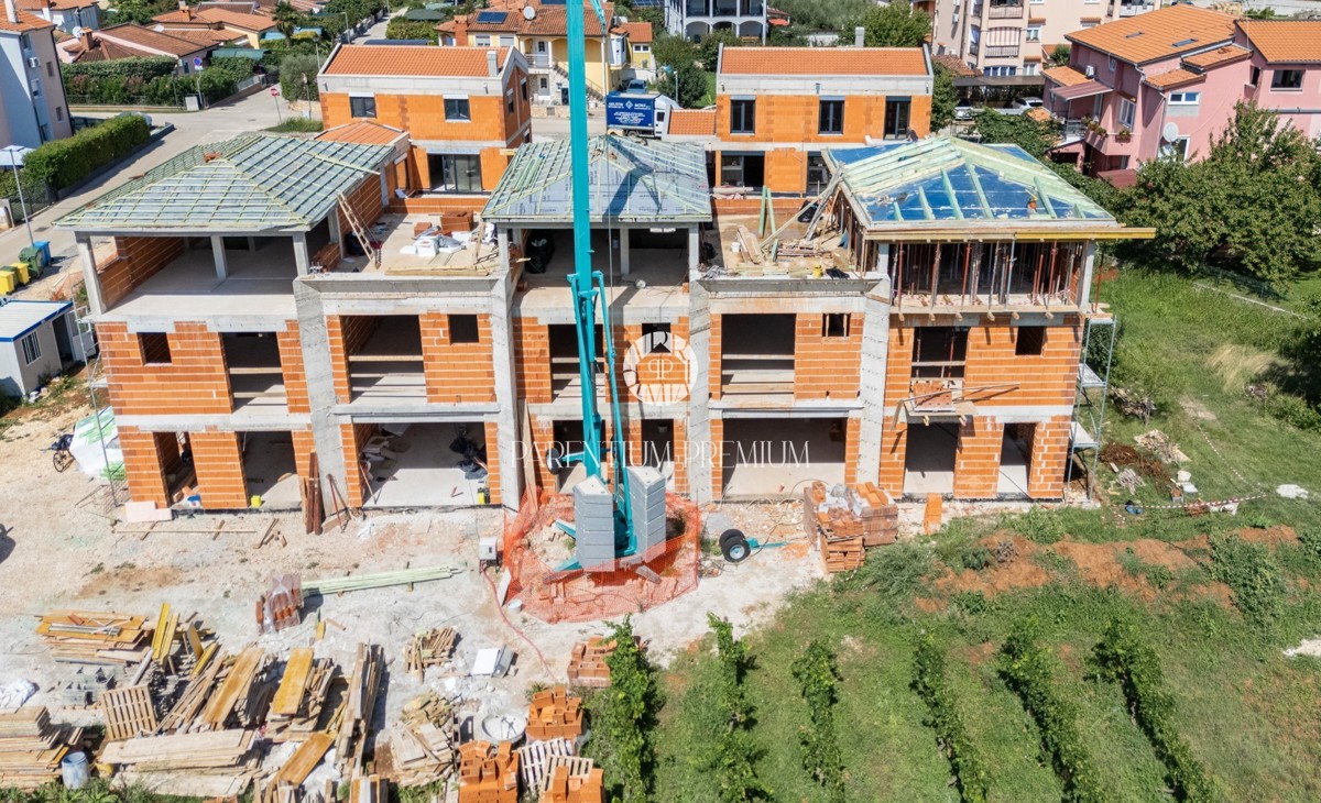 Opportunità - L'ultima casa di fila, a 2 km dal centro di Parenzo e dal mare