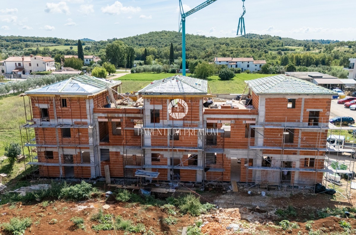 Opportunità - L'ultima casa di fila, a 2 km dal centro di Parenzo e dal mare