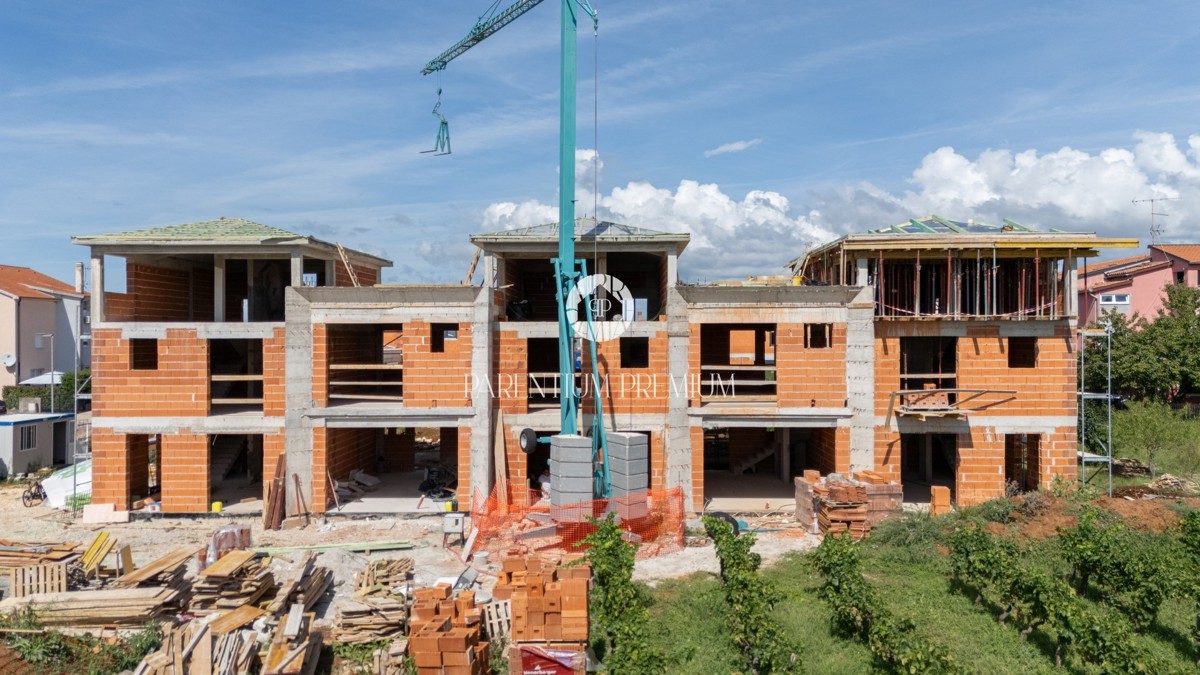 Opportunità - L'ultima casa di fila, a 2 km dal centro di Parenzo e dal mare