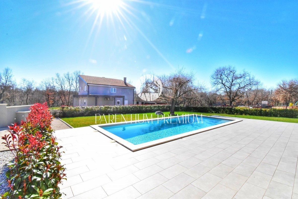 Bella casa moderna vicino a Parenzo e al mare