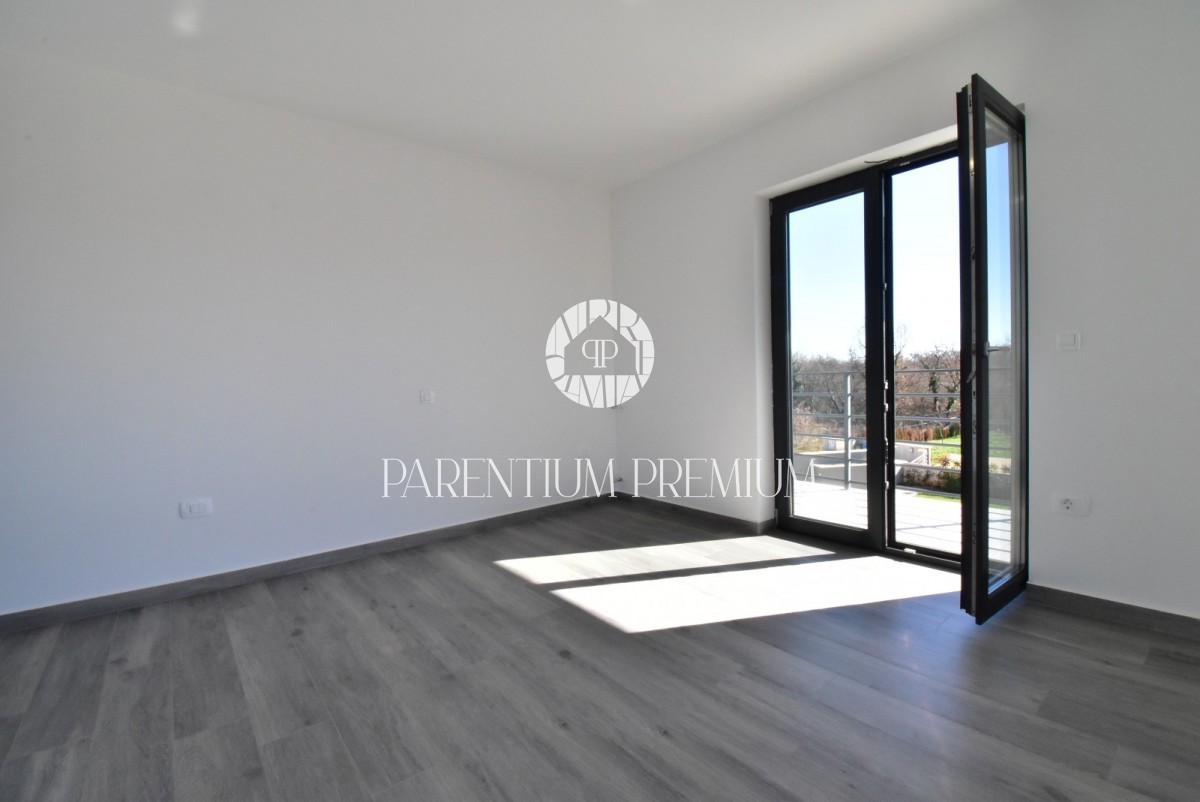 Bella casa moderna vicino a Parenzo e al mare