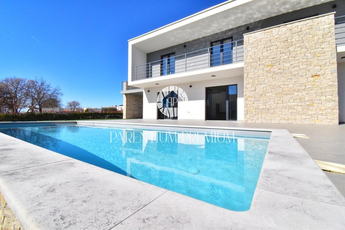 Bella casa moderna vicino a Parenzo e al mare