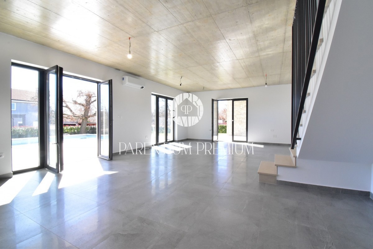 Bella casa moderna vicino a Parenzo e al mare
